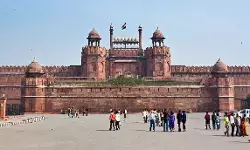 स्वतंत्रता दिवस से पहले दिल्ली को दहलाने की साजिश, हाई कोर्ट से लाल किला और एयरपोर्ट तक बम की धमकी
