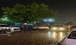 दिल्ली के कई इलाकों में भारी बारिश का अलर्ट, नोएडा में भी झमाझम बारिश; अगले कई दिनों तक बदला रहेगा मौसम दिल्ली के कई इलाकों में भारी बारिश का अलर्ट, नोएडा में भी झमाझम बारिश; अगले कई दिनों तक बदला रहेगा मौसम