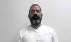 दुबई से भारत लाया गया ड्रग्स सिंडिकेट का आरोपी वीरेंद्र बसोया, अमित शाह ने बताई बड़ी कार्रवाई दुबई से भारत लाया गया ड्रग्स सिंडिकेट का आरोपी वीरेंद्र बसोया, अमित शाह ने बताई बड़ी कार्रवाई