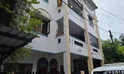 इंदौर नगर निगम का अफसर निकला करोड़पति: लोकायुक्त के छापे में बेनामी संपत्तियों का खुलासा; आलीशान मकान, गाड़ियां और सोना-चांदी जब्त