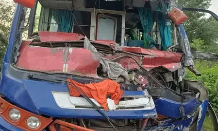 कोडरमा में कांवड़ियों से भरी बस ट्रक से टकराई, तीन की मौत, 50 से अधिक घायल कोडरमा में कांवड़ियों से भरी बस ट्रक से टकराई, तीन की मौत, 50 से अधिक घायल