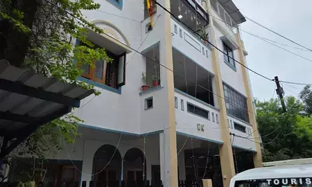 इंदौर नगर निगम का अफसर निकला करोड़पति: लोकायुक्त के छापे में बेनामी संपत्तियों का खुलासा; आलीशान मकान, गाड़ियां और सोना-चांदी जब्त इंदौर नगर निगम का अफसर निकला करोड़पति: लोकायुक्त के छापे में बेनामी संपत्तियों का खुलासा; आलीशान मकान, गाड़ियां और सोना-चांदी जब्त