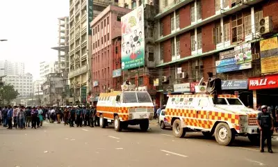 बांग्लादेश पुलिस ने 53 नेताओं और कार्यकर्ताओं को किया गिरफ्तार बांग्लादेश पुलिस ने 53 नेताओं और कार्यकर्ताओं को किया गिरफ्तार