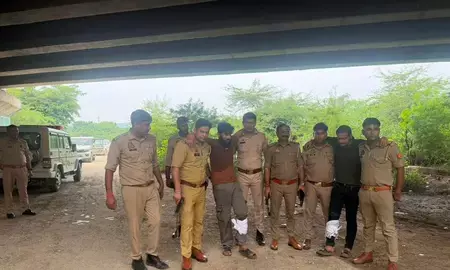 ग्रेटर नोएडा में एनकाउंटर: दनकौर में सवारी बनाकर लूटने वाले शातिर गैंग से पुलिस की मुठभेड़; पैर में गोली लगने से 2 बदमाश घायल, तमंचा व कारतूस बरामद ग्रेटर नोएडा में एनकाउंटर: दनकौर में सवारी बनाकर लूटने वाले शातिर गैंग से पुलिस की मुठभेड़; पैर में गोली लगने से 2 बदमाश घायल, तमंचा व कारतूस बरामद