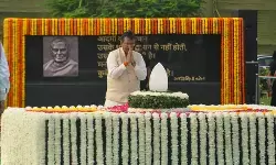 दिल्ली भाजपा अध्यक्ष ने पूर्व पीएम वाजपेयी को श्रद्धांजलि अर्पित की, अटल कैंटीन का किया उद्घाटन दिल्ली भाजपा अध्यक्ष ने पूर्व पीएम वाजपेयी को श्रद्धांजलि अर्पित की, अटल कैंटीन का किया उद्घाटन