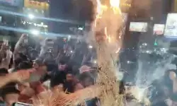 रांचीः आंदोलित छात्रों ने हेमंत-राहुल और तेजस्वी के पुतले फूंके, सरकार ने फिर से भेजा वार्ता का न्योता रांचीः आंदोलित छात्रों ने हेमंत-राहुल और तेजस्वी के पुतले फूंके, सरकार ने फिर से भेजा वार्ता का न्योता