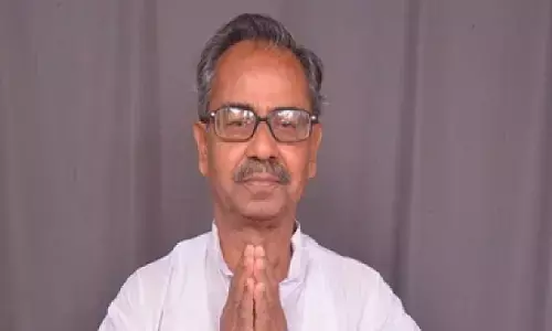 बंगाल के पूर्व डिप्टी स्पीकर आशीष बनर्जी ने फांसी लगाकर की आत्महत्या, सुसाइड नोट में लिखा- राजनीति में आकर गलती की बंगाल के पूर्व डिप्टी स्पीकर आशीष बनर्जी ने फांसी लगाकर की आत्महत्या, सुसाइड नोट में लिखा- राजनीति में आकर गलती की