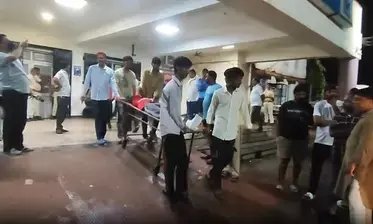 राजस्थान: झालावाड़ में ब्रेक फेल होने पर बेकाबू बस ने कई लोगों को रौंदा; 4 की दर्दनाक मौत, कई घायल राजस्थान: झालावाड़ में ब्रेक फेल होने पर बेकाबू बस ने कई लोगों को रौंदा; 4 की दर्दनाक मौत, कई घायल