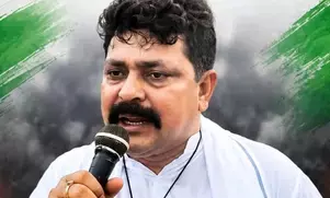 पश्चिम बंगाल में कांग्रेस नेता और उनके बेटे की गोली मारकर हत्या, नेताओं ने सरकार की कार्यशैली पर उठाए सवाल पश्चिम बंगाल में कांग्रेस नेता और उनके बेटे की गोली मारकर हत्या, नेताओं ने सरकार की कार्यशैली पर उठाए सवाल