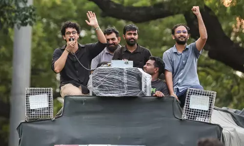 पश्चिम बंगाल में स्कूल ठीक करो कैंपेन के वॉलंटियर के पिता की पिटाई से मौत, सीजेपी ने भाजपा पर लगाए गंभीर आरोप पश्चिम बंगाल में स्कूल ठीक करो कैंपेन के वॉलंटियर के पिता की पिटाई से मौत, सीजेपी ने भाजपा पर लगाए गंभीर आरोप