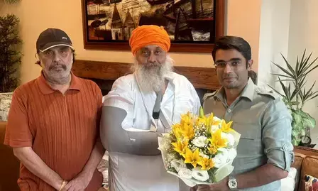 सुखबीर सिंह बादल से मिले भाजपा नेता जयवीर शेरगिल, जल्द स्वस्थ होने की कामना की सुखबीर सिंह बादल से मिले भाजपा नेता जयवीर शेरगिल, जल्द स्वस्थ होने की कामना की