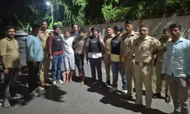 गोरखपुर में पुलिस मुठभेड़ में दो चेन स्नेचर के पैर में लगी गोली, सिपाही भी घायल गोरखपुर में पुलिस मुठभेड़ में दो चेन स्नेचर के पैर में लगी गोली, सिपाही भी घायल