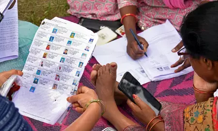कर्नाटक में एसआईआर का चरण पूरा, 1.08 करोड़ मतदाता एएसडीओ में चिह्नित, आज ईएफ जमा करने की समय सीमा खत्म कर्नाटक में एसआईआर का चरण पूरा, 1.08 करोड़ मतदाता एएसडीओ में चिह्नित, आज ईएफ जमा करने की समय सीमा खत्म