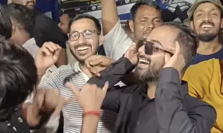 रांचीः जेएसएससी-सीजीएल रद्द करने की घोषणा के साथ जयपाल सिंह स्टेडियम में झूमे अभ्यर्थी रांचीः जेएसएससी-सीजीएल रद्द करने की घोषणा के साथ जयपाल सिंह स्टेडियम में झूमे अभ्यर्थी