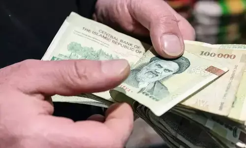क्या ईरान का मध्यम वर्ग गरीबी के दलदल में धंस रहा है?