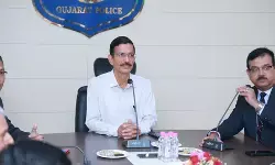 गुजरात: डीजीपी की अध्यक्षता में लॉ एंड ऑर्डर पर रिव्यू मीटिंग, कई बड़े निर्देश जारी गुजरात: डीजीपी की अध्यक्षता में लॉ एंड ऑर्डर पर रिव्यू मीटिंग, कई बड़े निर्देश जारी