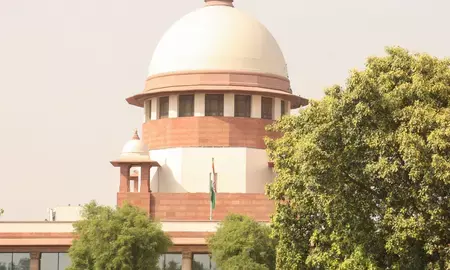 आरोपियों की तस्वीरें-वीडियो सोशल मीडिया पर डालने पर रोक की मांग, सुप्रीम कोर्ट ने केंद्र और राज्यों से मांगा जवाब आरोपियों की तस्वीरें-वीडियो सोशल मीडिया पर डालने पर रोक की मांग, सुप्रीम कोर्ट ने केंद्र और राज्यों से मांगा जवाब