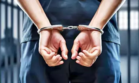 मुजफ्फरपुर: एंबुलेंस से गांजा और देसी कट्टा बरामद, चालक और टेक्‍नीशियन गिरफ्तार