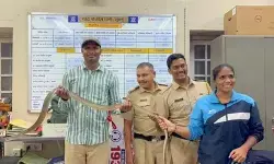 शाहरुख खान के मन्नत में घुसा 8 फीट लंबा सांप शाहरुख खान के मन्नत में घुसा 8 फीट लंबा सांप