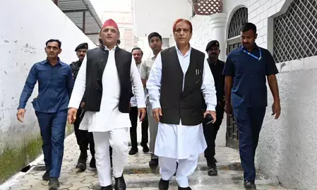 आजम खान पर ईडी की कार्रवाई को लेकर अखिलेश यादव का बड़ा हमला; बोले— विपक्षी नेताओं को निशाना बना रही सरकार आजम खान पर ईडी की कार्रवाई को लेकर अखिलेश यादव का बड़ा हमला; बोले— विपक्षी नेताओं को निशाना बना रही सरकार