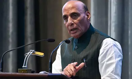 रक्षा और निवेश को बढ़ावा देने के लिए भारत-जापान के बीच अहम वार्ता रक्षा और निवेश को बढ़ावा देने के लिए भारत-जापान के बीच अहम वार्ता