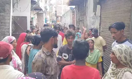 गाजियाबाद में 20 रुपए के विवाद में युवक की हत्या, दोस्त ने चाकू मारकर उतारा मौत के घाट गाजियाबाद में 20 रुपए के विवाद में युवक की हत्या, दोस्त ने चाकू मारकर उतारा मौत के घाट