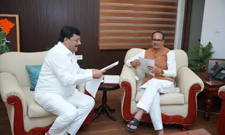 कर्नाटक के सूखा प्रभावित जिलों का दौरा करेंगे शिवराज सिंह चौहान कर्नाटक के सूखा प्रभावित जिलों का दौरा करेंगे शिवराज सिंह चौहान