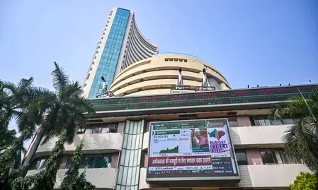 सेंसेक्स 325 अंक फिसला, गिरावट के साथ बंद हुआ भारतीय शेयर बाजार