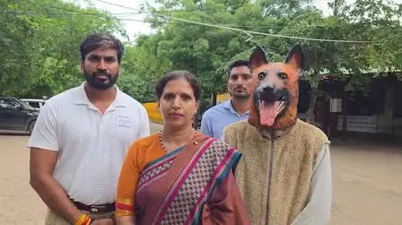 खंडवा में डॉग मास्क पहनकर प्रदर्शन, 40 लाख के घोटाले का आरोप, निगम बोला- आरोप बेबुनियाद खंडवा में डॉग मास्क पहनकर प्रदर्शन, 40 लाख के घोटाले का आरोप, निगम बोला- आरोप बेबुनियाद