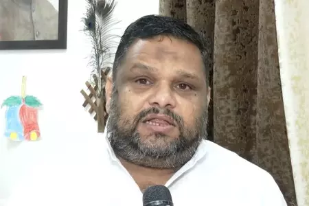 विदिशा : गणेश मंदिर से सरकारी रेलिंग चोरी, पुलिस के इनकार पर प्रियांक कानूनगो ने उठाए सवाल विदिशा : गणेश मंदिर से सरकारी रेलिंग चोरी, पुलिस के इनकार पर प्रियांक कानूनगो ने उठाए सवाल