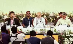 अमित शाह की बैठक में जुटे दक्षिण के दिग्गज नेता, विजय, डीके शिवकुमार और चंद्रबाबू नायडू एक मंच पर अमित शाह की बैठक में जुटे दक्षिण के दिग्गज नेता, विजय, डीके शिवकुमार और चंद्रबाबू नायडू एक मंच पर