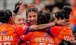 महिला हॉकी विश्व कप: इंग्लिश टीम नहीं तोड़ सकी सविता पूनिया की दीवार, गोलरहित ड्रॉ के साथ अगले दौर में पहुंचा भारत महिला हॉकी विश्व कप: इंग्लिश टीम नहीं तोड़ सकी सविता पूनिया की दीवार, गोलरहित ड्रॉ के साथ अगले दौर में पहुंचा भारत