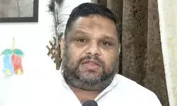 विदिशा : गणेश मंदिर से सरकारी रेलिंग चोरी, पुलिस के इनकार पर प्रियांक कानूनगो ने उठाए सवाल विदिशा : गणेश मंदिर से सरकारी रेलिंग चोरी, पुलिस के इनकार पर प्रियांक कानूनगो ने उठाए सवाल