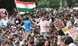 विदेश में अब तो अनगिनत इंडियन रेस्तरां खुल गए हैं। इनके नाम हिन्दी या उर्दू में होते हैं।