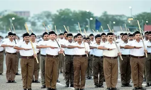 अमेरिका में आरएसएस पर प्रतिबंध की मांग, मोहन भागवत के दौरे से पहले यूएससीआईआरएफ ने उठाए सवाल अमेरिका में आरएसएस पर प्रतिबंध की मांग, मोहन भागवत के दौरे से पहले यूएससीआईआरएफ ने उठाए सवाल