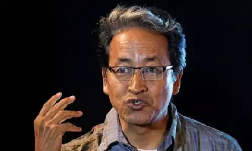 सोनम वांगचुक फिर एक्टिव, केंद्र के सामने रखीं ‘नॉन-नेगोशिएबल’ मांगें; बोले- अधिकारों से समझौता नहीं सोनम वांगचुक फिर एक्टिव, केंद्र के सामने रखीं ‘नॉन-नेगोशिएबल’ मांगें; बोले- अधिकारों से समझौता नहीं
