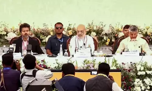 अमित शाह की बैठक में जुटे दक्षिण के दिग्गज नेता, विजय, डीके शिवकुमार और चंद्रबाबू नायडू एक मंच पर अमित शाह की बैठक में जुटे दक्षिण के दिग्गज नेता, विजय, डीके शिवकुमार और चंद्रबाबू नायडू एक मंच पर