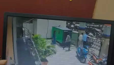 दिव्या हत्याकांड : सीसीटीवी फुटेज आया सामने, फुटेज में गोली मारता और मारपीट करता दिख रहा पति दिव्या हत्याकांड : सीसीटीवी फुटेज आया सामने, फुटेज में गोली मारता और मारपीट करता दिख रहा पति
