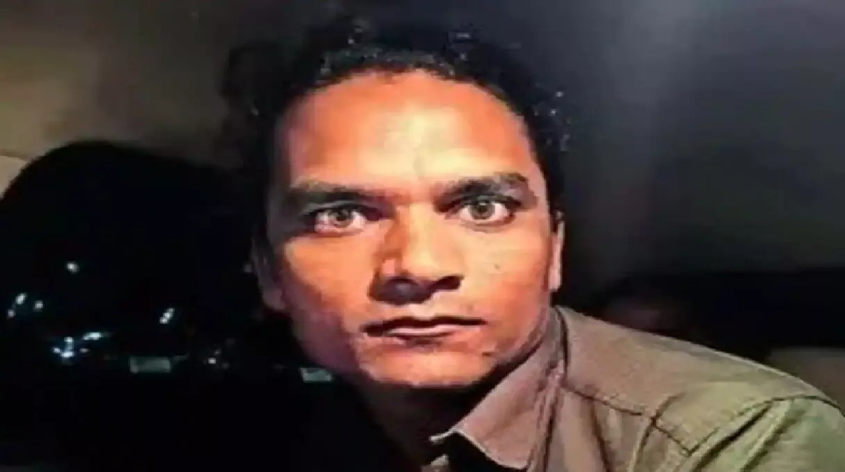 मुंबई में किन्नर के भेष में युवक ने घर में घुसकर एयरहोस्टेस से किया दुष्कर्म, पुलिस ने किया गिरफ्तार मुंबई में किन्नर के भेष में युवक ने घर में घुसकर एयरहोस्टेस से किया दुष्कर्म, पुलिस ने किया गिरफ्तार
