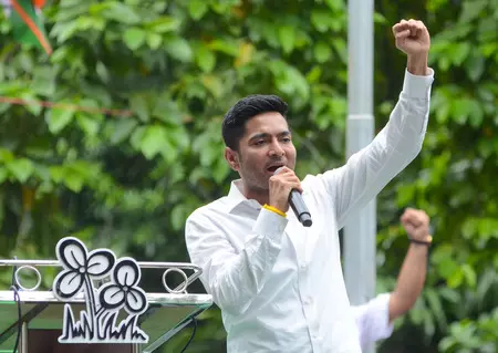 कलकत्ता हाईकोर्ट से अभिषेक बनर्जी को तीन और मामलों में अंतरिम राहत कलकत्ता हाईकोर्ट से अभिषेक बनर्जी को तीन और मामलों में अंतरिम राहत