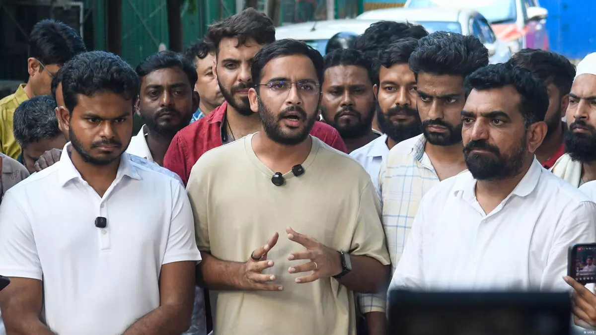 राजस्थान में स्कूल ठीक करने निकले ‘कॉकरोचों’ के साथ मारपीट, हमलावर कौन? राजस्थान में स्कूल ठीक करने निकले ‘कॉकरोचों’ के साथ मारपीट, हमलावर कौन?