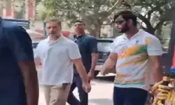 संसद मार्ग थाने पहुंचे राहुल गांधी, पैलेट से घायल छात्र को लेकर दर्ज कराई शिकायत; पुलिस के दावे पर उठे सवाल संसद मार्ग थाने पहुंचे राहुल गांधी, पैलेट से घायल छात्र को लेकर दर्ज कराई शिकायत; पुलिस के दावे पर उठे सवाल