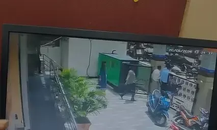 दिव्या हत्याकांड : सीसीटीवी फुटेज आया सामने, फुटेज में गोली मारता और मारपीट करता दिख रहा पति दिव्या हत्याकांड : सीसीटीवी फुटेज आया सामने, फुटेज में गोली मारता और मारपीट करता दिख रहा पति