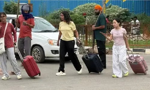 पंजाब बंद का व्यापक असर, मोहाली में हाईवे जाम, जालंधर-मुक्तसर में बाजार बंद; रेल सेवा रही सामान्य पंजाब बंद का व्यापक असर, मोहाली में हाईवे जाम, जालंधर-मुक्तसर में बाजार बंद; रेल सेवा रही सामान्य