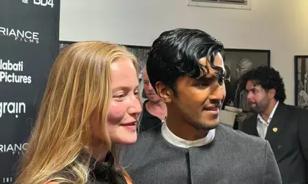 साइकिल पर दिल्ली से स्वीडन तक पंहुचा आशिक, लव स्टोरी का न्यूयॉर्क में प्रीमियर साइकिल पर दिल्ली से स्वीडन तक पंहुचा आशिक, लव स्टोरी का न्यूयॉर्क में प्रीमियर
