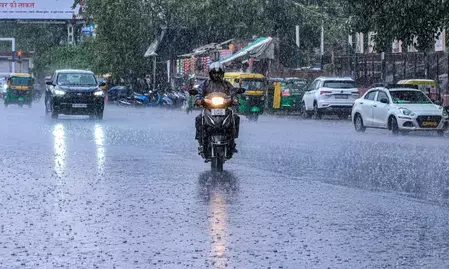 मध्य प्रदेश: रीवा में बारिश का कहर जारी, उपमुख्यमंत्री ने राहत शिविरों का जायजा लिया