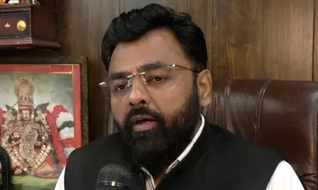 राहुल गांधी के खिलाफ एफआईआर दर्ज करने की मांग, दिल्ली पुलिस स्टेशन के बाहर बिना इजाजत धरने देने का मामला राहुल गांधी के खिलाफ एफआईआर दर्ज करने की मांग, दिल्ली पुलिस स्टेशन के बाहर बिना इजाजत धरने देने का मामला