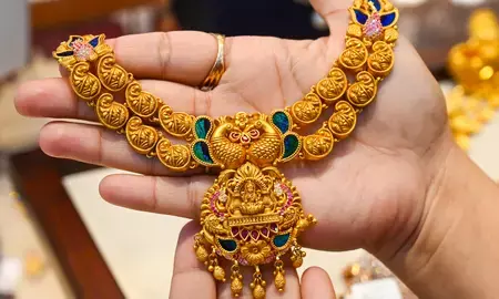 सेफ हेवन डिमांड से चमका सोना-चांदी; गोल्ड में 0.75 प्रतिशत तो सिल्वर में करीब 3,000 रुपए की तेजी सेफ हेवन डिमांड से चमका सोना-चांदी; गोल्ड में 0.75 प्रतिशत तो सिल्वर में करीब 3,000 रुपए की तेजी