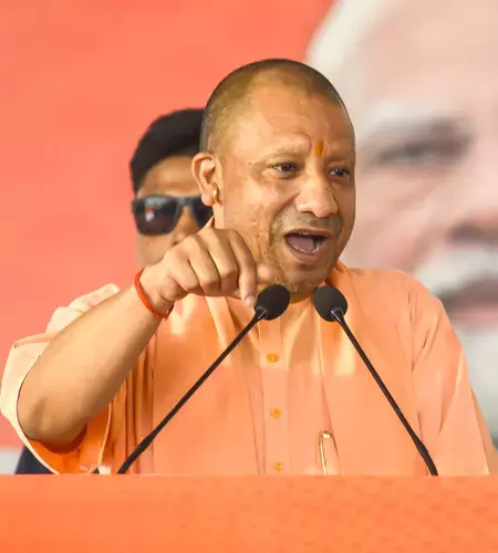 एनसीआर में बढ़ते वायु प्रदूषण को लेकर सीएम योगी ने दिए निर्देश, अधिकारियों ने बैठक कर बनाई रणनीति एनसीआर में बढ़ते वायु प्रदूषण को लेकर सीएम योगी ने दिए निर्देश, अधिकारियों ने बैठक कर बनाई रणनीति