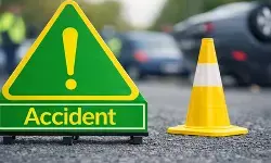 वर्धा-नागपुर मार्ग पर भीषण सड़क हादसा, ट्रैवलर ने टिप्पर को मारी टक्कर, 17 यात्री घायल वर्धा-नागपुर मार्ग पर भीषण सड़क हादसा, ट्रैवलर ने टिप्पर को मारी टक्कर, 17 यात्री घायल